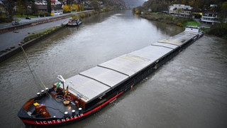 Neckar war blockiert: Schiff in Eberbach steckte fest