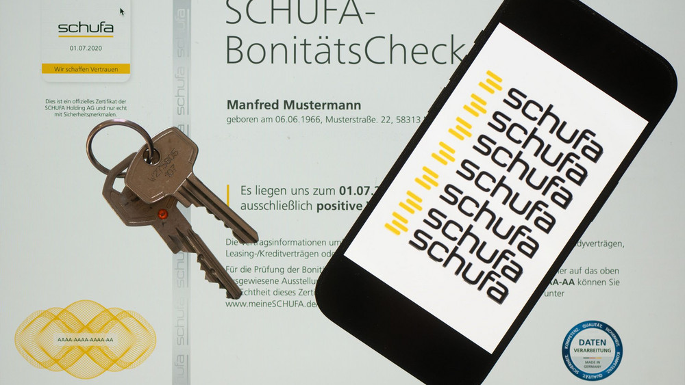 Die Berechnungen der Schufa sind für Banken, Onlinehändler, Mobilfunkanbieter, Autohäuser und Energielieferanten ein wichtiger Maßstab, wenn es um Verträge oder Kredite geht (Symbolbild).