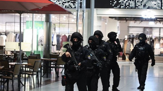 Großeinsatz in Frankfurt: Polizei gibt Entwarnung nach Knall in Einkaufszentrum