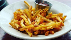 Hitze lässt Kartoffeln schrumpfen: Belgische Pommes Frites in Gefahr