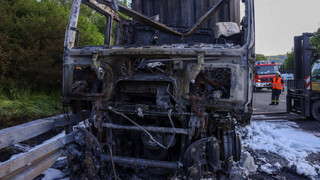 LKW auf A7 bei Bad Hersfeld ausgebrannt: Fahrer bleibt unverletzt