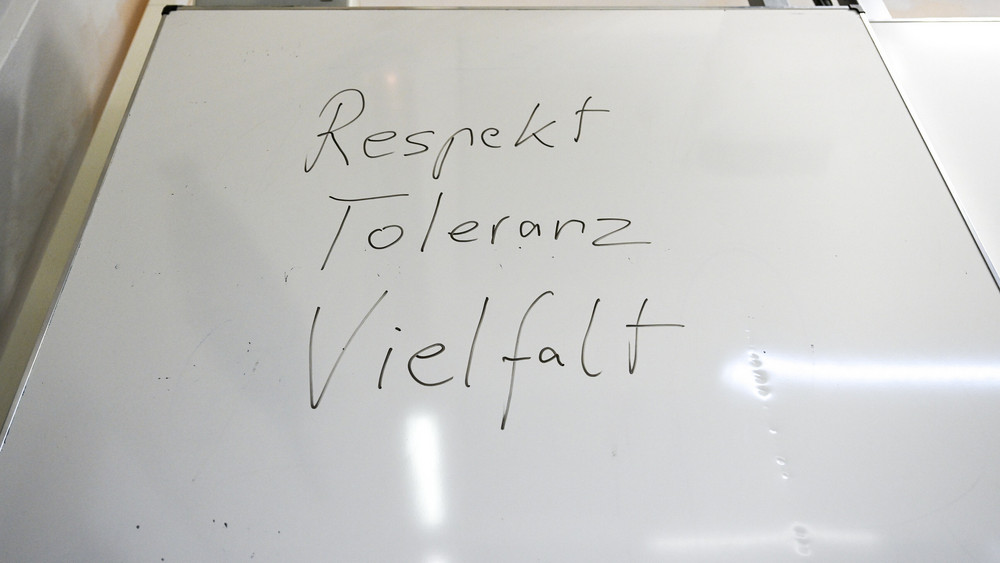 WERTvoll-Tour macht Halt in Wetzlar: Bildungsminister Schwarz tauscht sich am Montag (12.05.) rund 100 Jugendlichen aus.