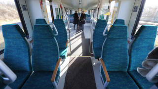 Regionalbahn bei Büdingen: Mann bedroht Zugbegleiter mit Messer