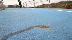 OB Palmer in Aufruhr: Loch in Tübinger Fahrradbrücke – Anzeige erstattet