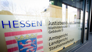 Darmstadt: Zwillinge missbraucht - Lange Haft für 28-Jährigen