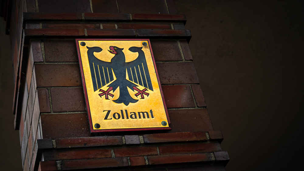 Das Zollamt Gießen versteigert aktuell ein 900 Quadratmeter großes Holzhaus (Symbolbild). 