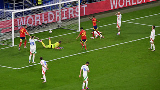 Ex-Frankfurter Jovic trifft: Serbien und Slowenien spielen 1:1