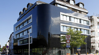 Einmalige Solar-Fassade an Marburger Radiologiezentrum