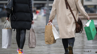 Marktforscher: Verbraucher halten ihr Geld weiter zusammen