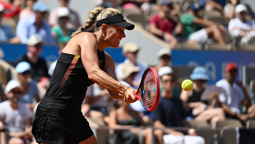 Dramatisches Karriereende für Angelique Kerber: Die 36-Jährige schied nach großem Kampf im Olympia-Viertelfinale aus.