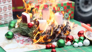 Damit nur die Kerzen brennen: Feuerwehr gibt Tipps für Weihnachtsbaum und Adventskranz