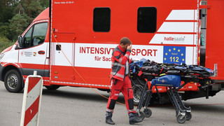Intensivtransporter bleibt auf A4 liegen: Patient muss versorgt werden