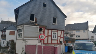 Hausbrand in Leun: Mutter stirbt, mehrere Personen leicht verletzt