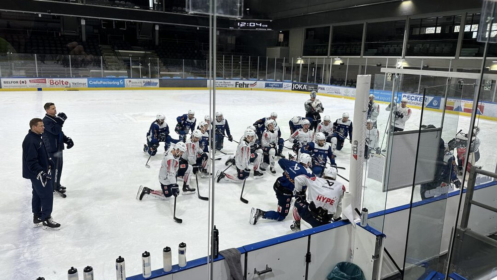 Die Kassel Huskies beim Training in der Nordhessen Arena.