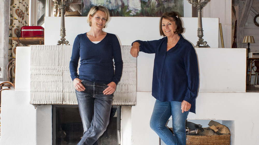 Die Macherinnen der "Alltagsmenschen", Laura und Christel Lechner, sind sprachlos wegen der Beschädigungen an ihren Skulpturen.