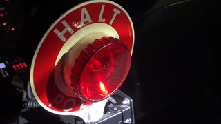 Polizei beschlagnahmt auf A661 zwei Autos nach illegalem Rennen