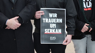 Getöteter Zugbegleiter - Ermittler werten Obduktion und Videos aus Zug aus