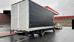 Doppelt so schwer wie erlaubt: Polizei zieht LKW aus Verkehr