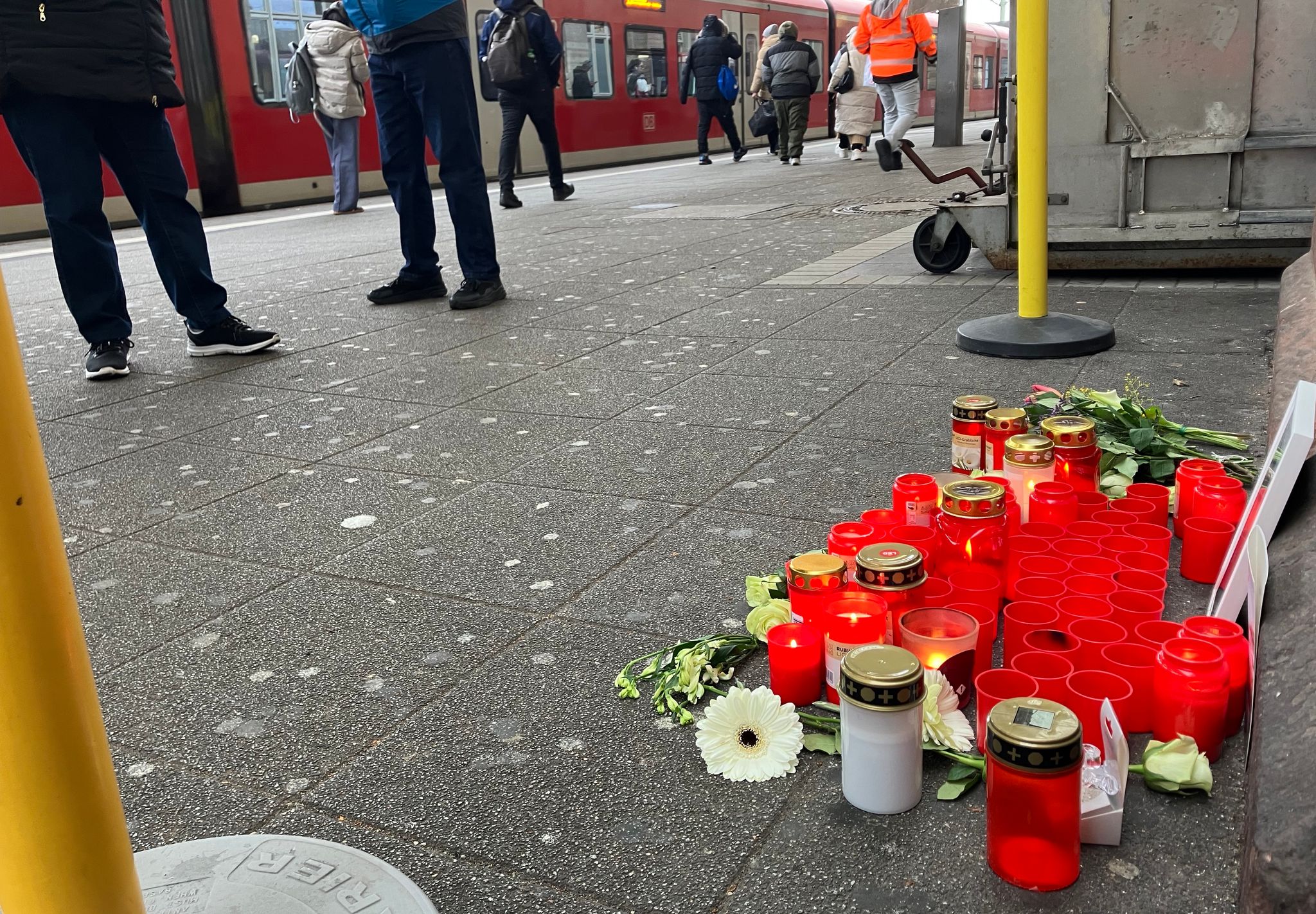 Zugbegleiter getötet: Gedenktafel wird in Mannheim enthüllt