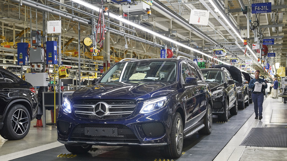 Der Autobauer Mercedes ruft weltweit fast 350.000 Autos der Modelle GLE und GLS aus den Baujahren von 2017 bis 2023 zurück - wegen erhöhter Brandgefahr (Archivbild).