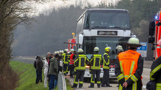 Qualm aus Reisebus auf A7 bei Fulda - Reisende blieben unverletzt