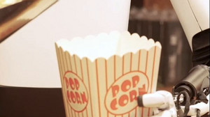 Popcorn aus der Robo-Hand: Tesla zeigt Optimus-Roboter in Berlin