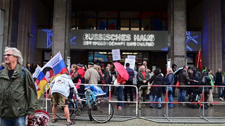 Angekündigte Schließung: Demonstration für das Russische Haus in Berlin