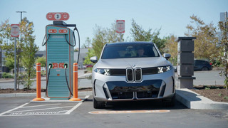 BMW Group, IONNA und Alpitronic machen die bis zu 460 kW Ladeleistung des neuen BMW iX5 60 xDrive erlebbar