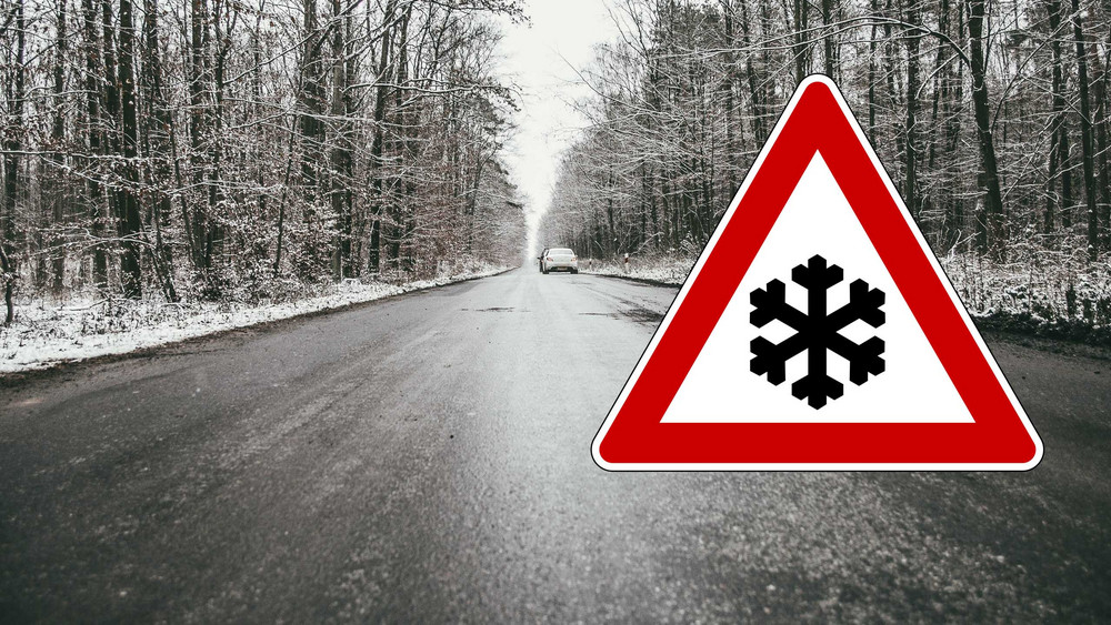 Glatte Straßen sorgen im gesamten Land für Chaos im Straßenverkehr.