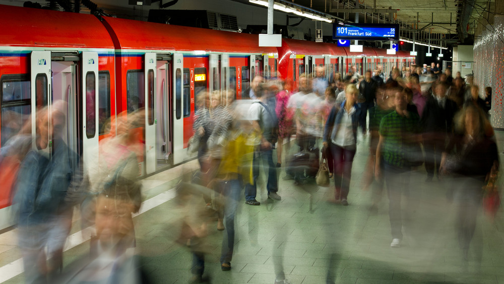 Wegen zahlreichen Krankheitsfällen fahren am letzten Schultag und am ersten Ferienwochenende weniger S-Bahnen in Rhein-Main.