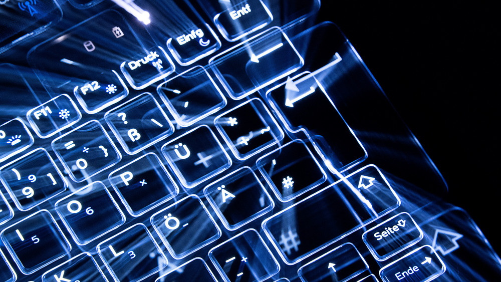 Internationale Behörden gehen gegen eine Hackergruppe vor. Ihre Ziele lagen auch in Deutschland und sollten Politik und Gesellschaft stören (Symbolbild).