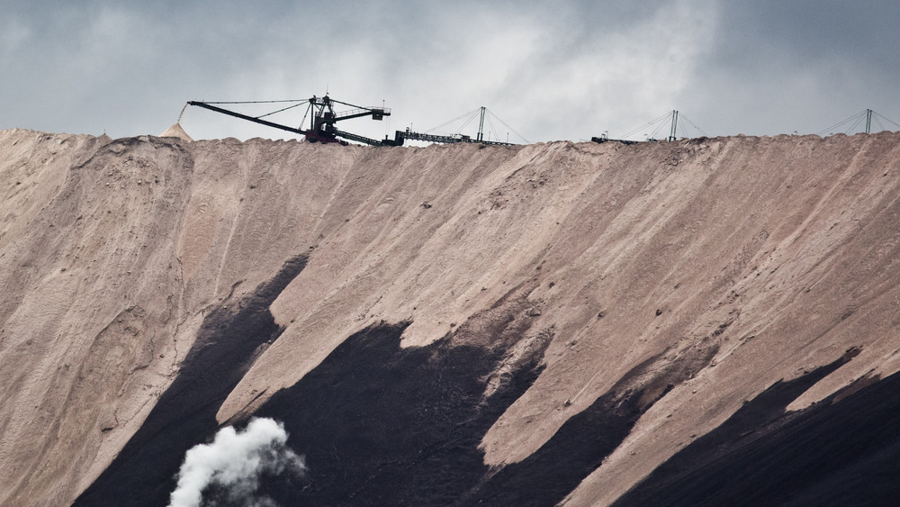 Der “Monte Kali” in Neuhof: Ein mächtig großes Streitthema in der Gemeinde.