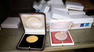 Tresore beim DFB geöffnet: Gedenkmünzen und Briefmarken