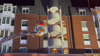 Brand in Wohnung über Einkaufszentrum in Kiel - Ein Toter