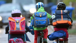 Sicherheit für Kinder: Polizeikontrollen vor Schulen