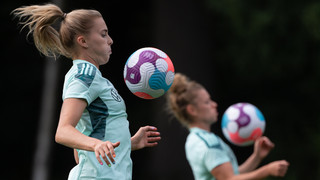 Fußball: Verletzte Nationalspielerin Freigang von DFB-Team abgereist