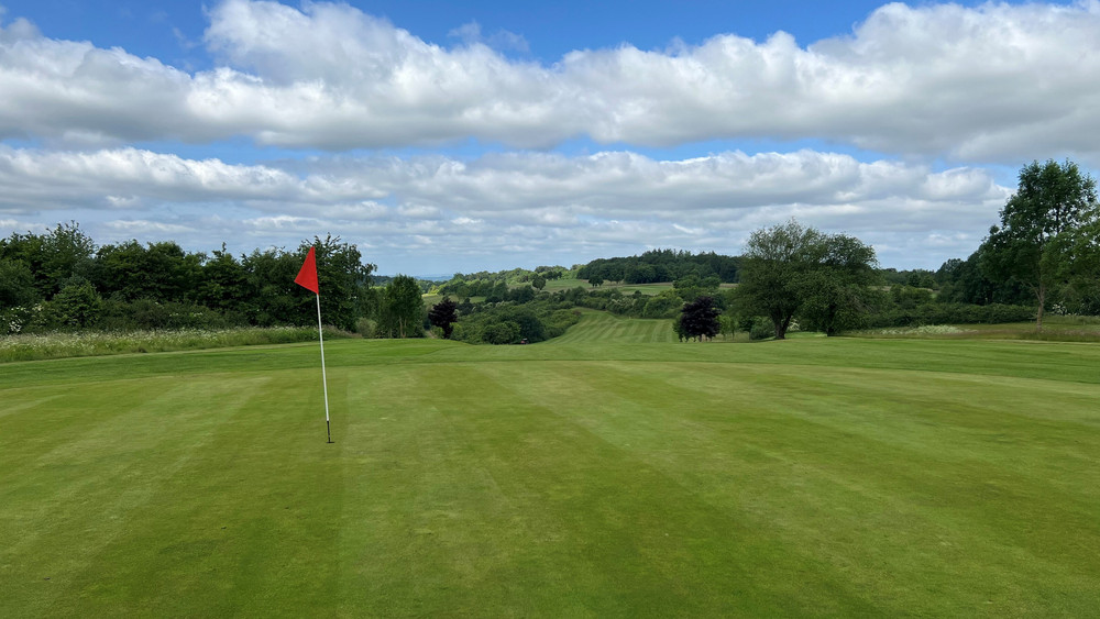 Auf diesem Golfplatz soll ab 2026 das Drachenfest steigen.