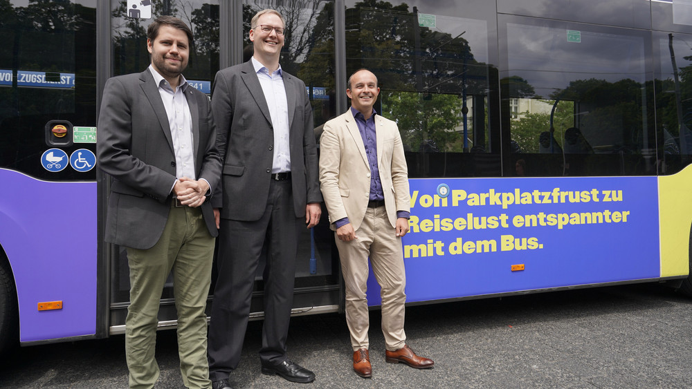 Darmstadt Mobilitätsdezernent Paul Wandrey, HEAG mobilo-Geschäftsführer Johannes Gregor und Lutz Köhler, Erster Beigeordneter des Landkreises Darmstadt-Dieburg, (v.l.) stellten die Kampagne "DA, DI, & DU" vor