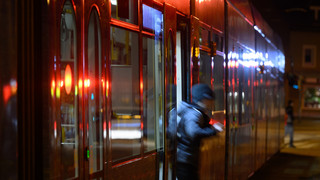 Haltestelle "Kongress Palais" in Kassel: Mädchen von Auto angefahren