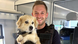Vierbeiner sorgt für Aufregung: Hund steigt allein in Zug