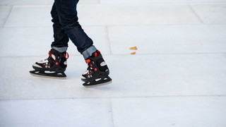 Schlittschuhbahnen ohne Eis: So fährt es sich auf Plastik