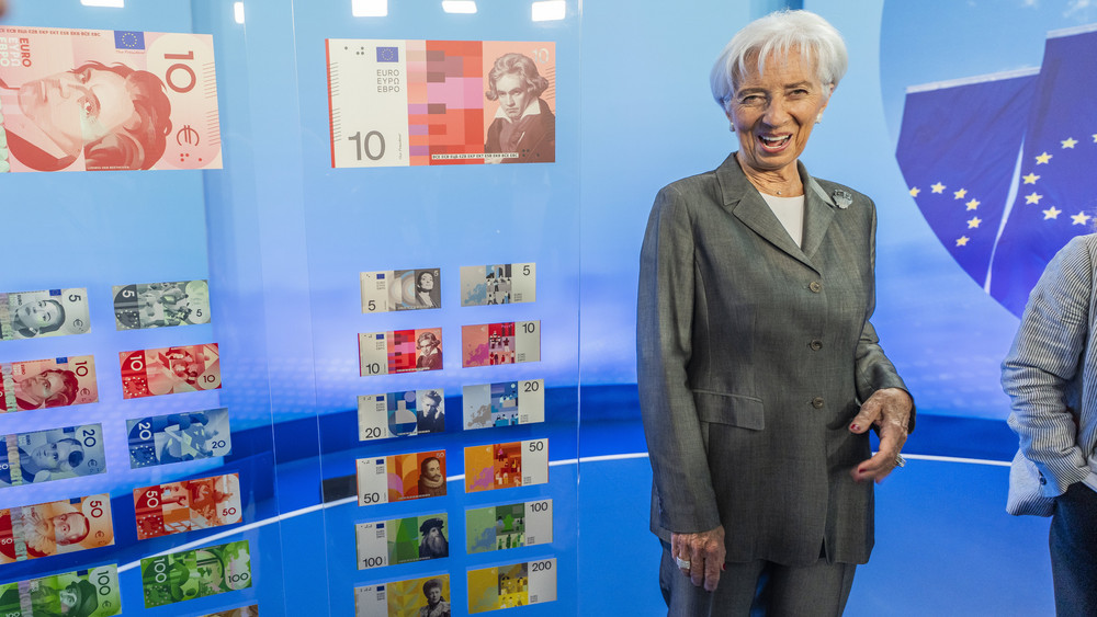 Christine Lagarde, Präsidentin der Europäischen Zentralbank (EZB), stellt die in die engere Wahl gekommenen Entwürfe für die künftigen Euro-Banknoten vor. 