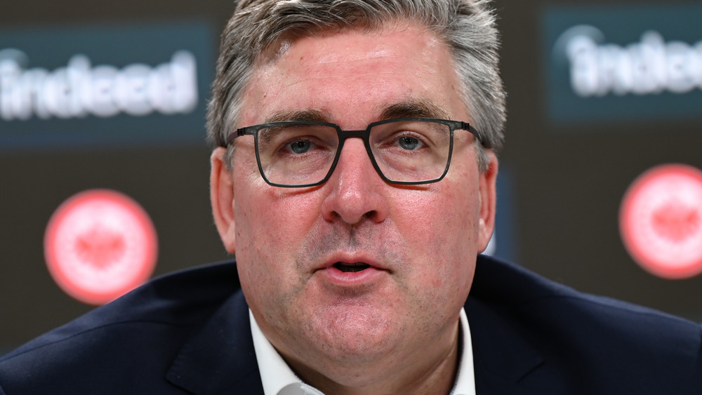 Eintracht Frankfurts Vorstandsprecher Axel Hellmann wird das Amt des Geschäftsführers der Deutschen Fußball Liga möglicherweise über das Ende der Saison hinaus interimsmäßig ausüben (Archivbild).