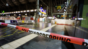Frankfurter Hauptbahnhof-Mord: Acht Männer angeklagt