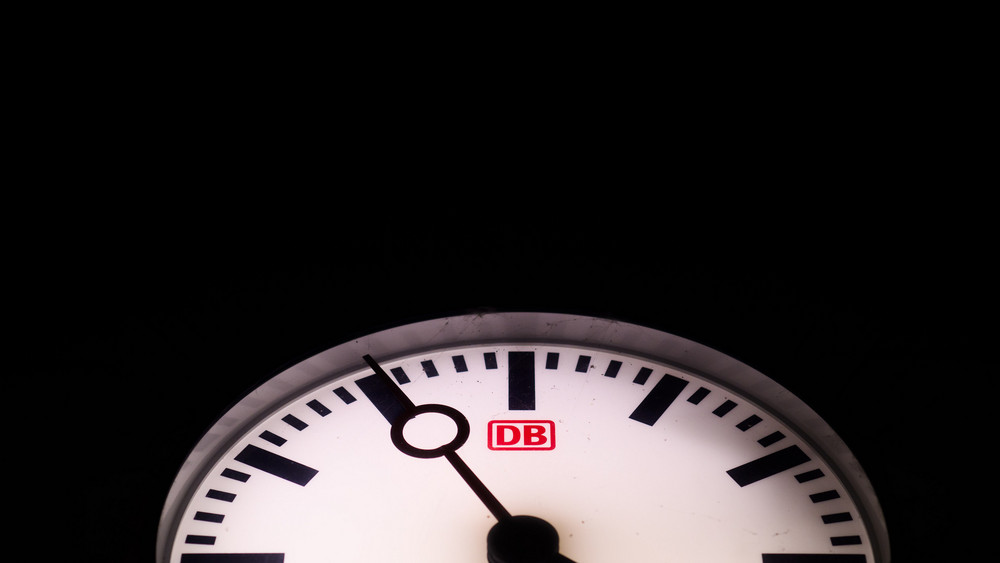 Bahnfahrer müssen sich am Samstag (12.7.) am Bahnhof Bebra auf Einschränkungen einstellen. (Symbolbild)