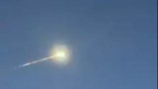 Meteoritenteil beschädigt Hausdach - weitere Untersuchungen