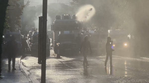 Nordirland: Polizei setzt Wasserwerfer gegen Demonstranten ein