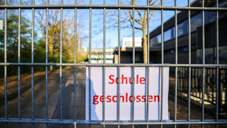 Schulschließungen: Verfasser rechter Drohschreiben gesucht