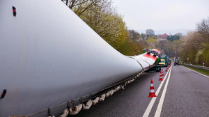 Windrad-Transporter blockierten A4-Auffahrt bei Gerstungen