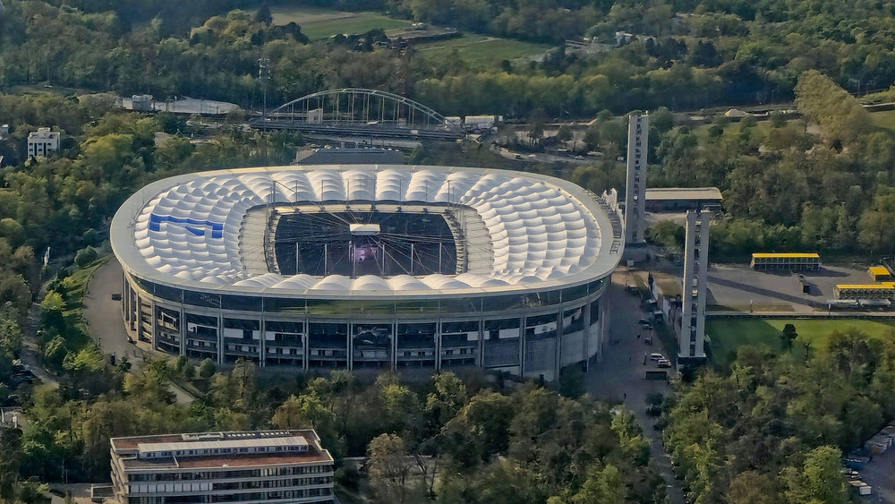 Seit Jahren wird über den Bau einer großen Veranstaltungshalle in Frankfurt diskutiert. Nun liegen Gutachten zum möglichen Standort am Frankfurter Stadion vor (Symbolbild).